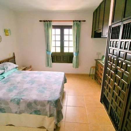 Las Rosas | 1 Bedroom | Sleeps 4 | Los Gigantes | Top Location *