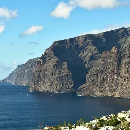 Apartment Las Rosas | 1 Bedroom | Sleeps 4 | Los Gigantes | Top Location Puerto de Santiago (Tenerife)